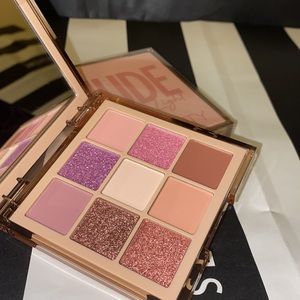 Sephora: Huda Beauty Nude Light pallette